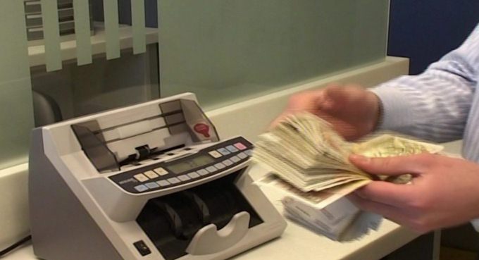 Kreditimi/ Bankat japin me shume kredi per individet, me e veshtire per bizneset